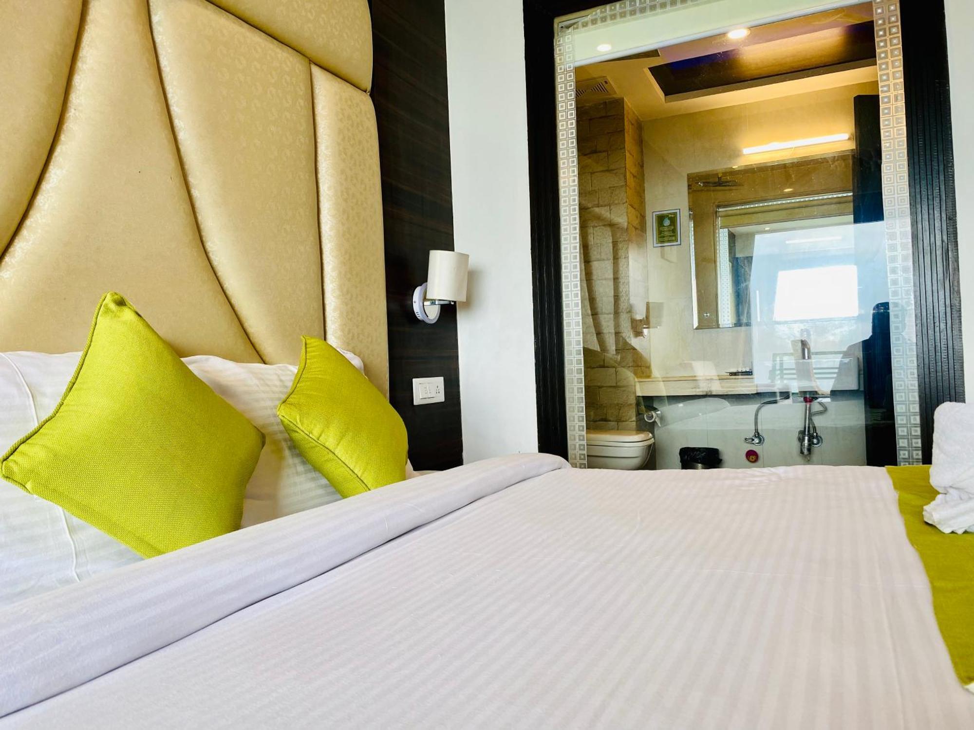 Royal Green Mashobra - Mountain And Valley View Rooms ชิมลา ภายนอก รูปภาพ