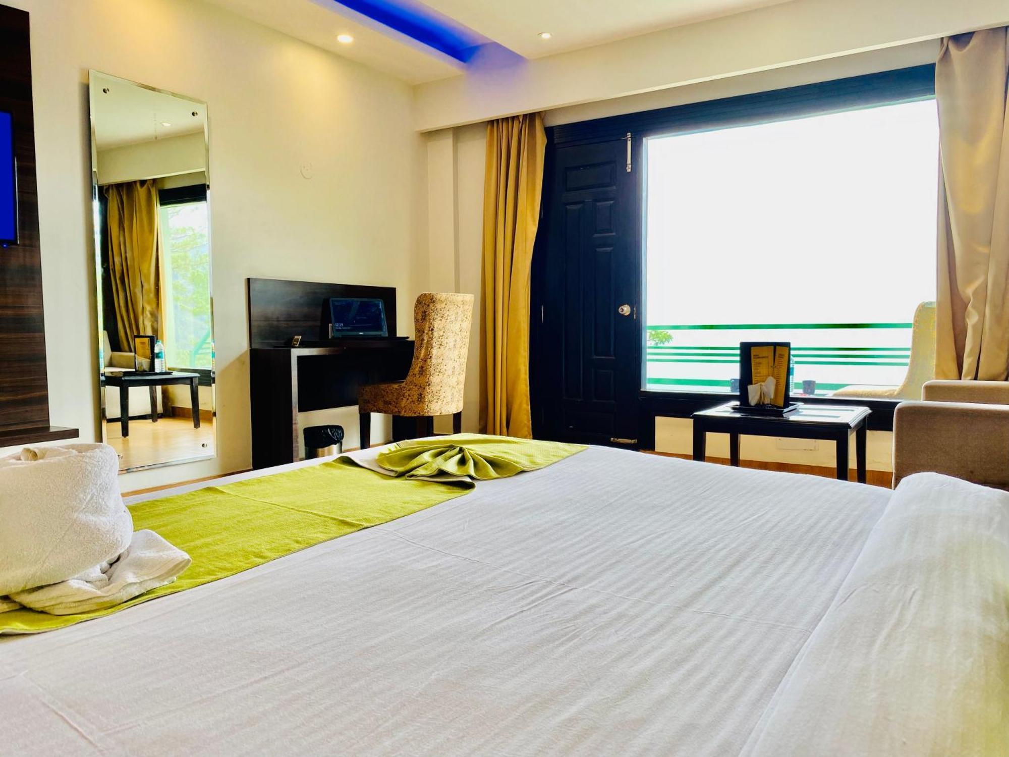 Royal Green Mashobra - Mountain And Valley View Rooms ชิมลา ภายนอก รูปภาพ